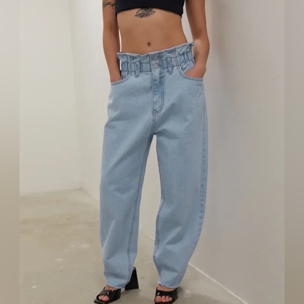 OAK + FORT light blue denim paperbag waist relaxed fit cropped hem jeans size S